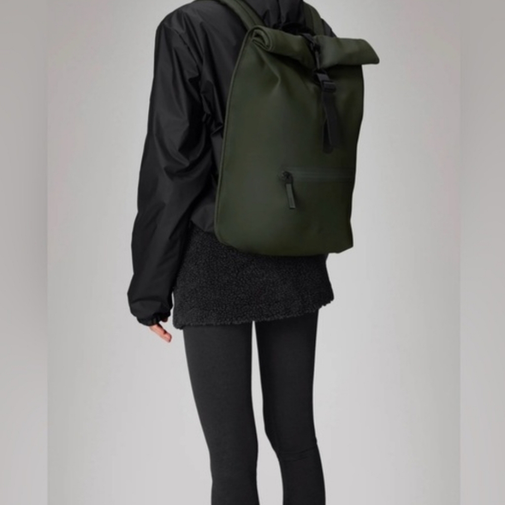 RAINS Rolltop Rucksack Olive Green Waterproof Laptop Travel Bag Backpack NWT - Picture 3 of 3